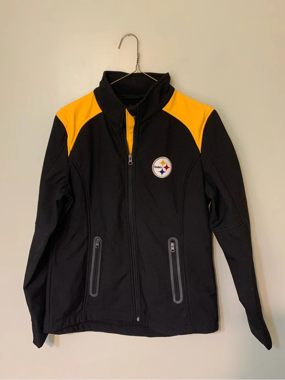 NFL — Pittsburgh Steelers women’s medium black and yellow logo jacket